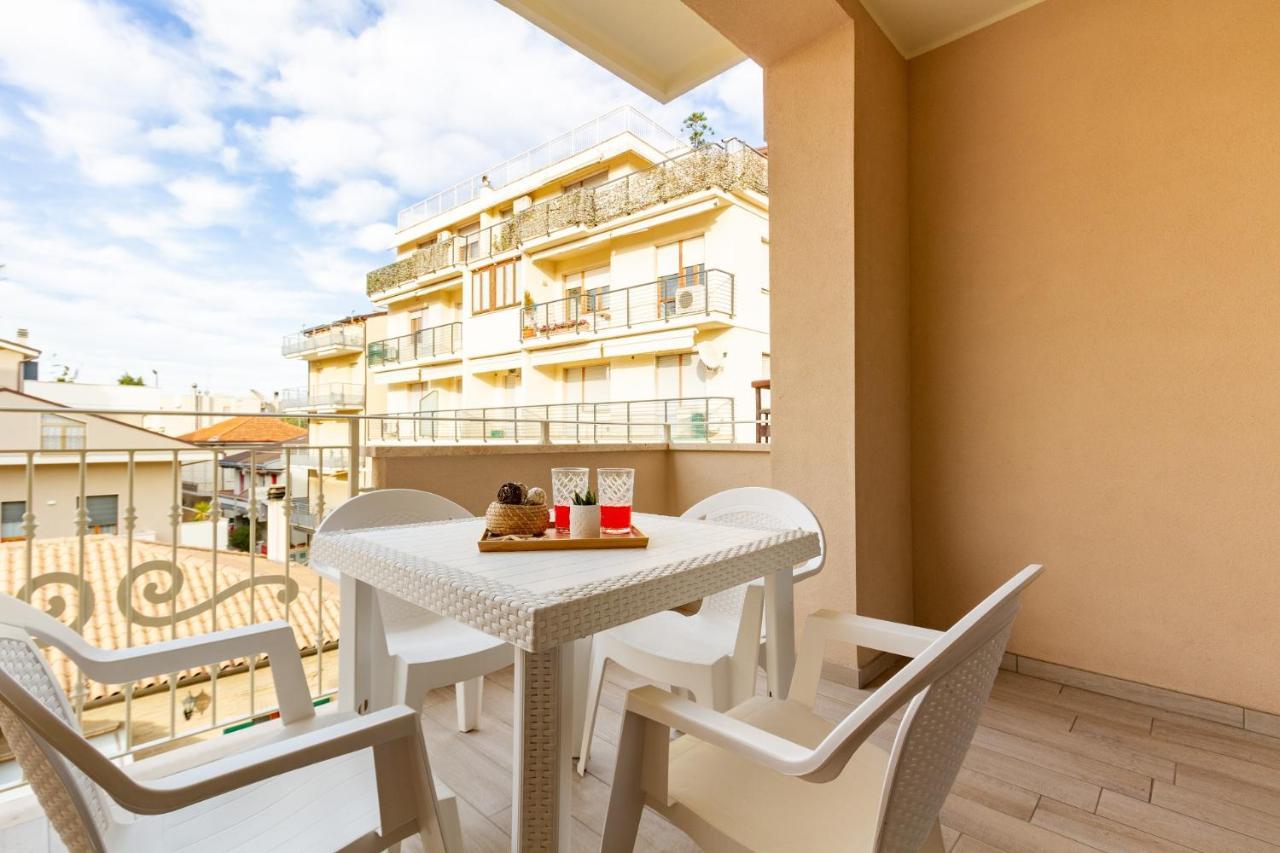 Giada 1P - Palazzina Laura Myho Casa Appartement Tortoreto Buitenkant foto